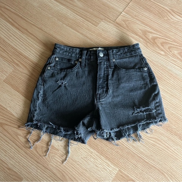 Madewell Ripped Black The Curvy Perfect Vintage Jean Shorts Women’s 24P - Picture 1 of 9